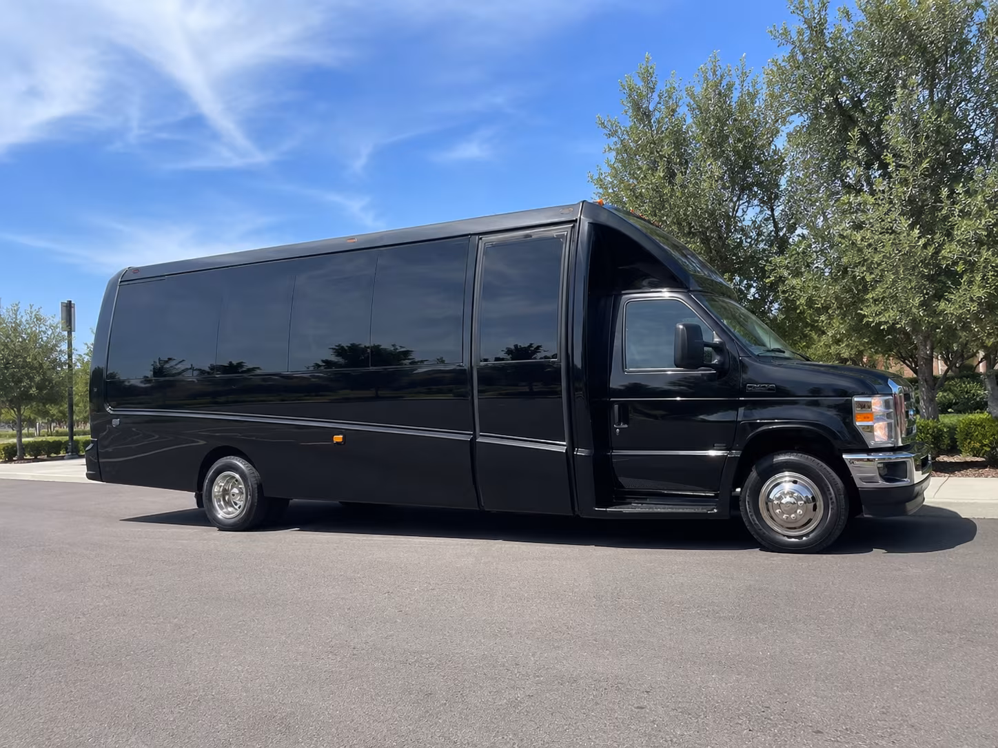 clarksville wine tour transportation